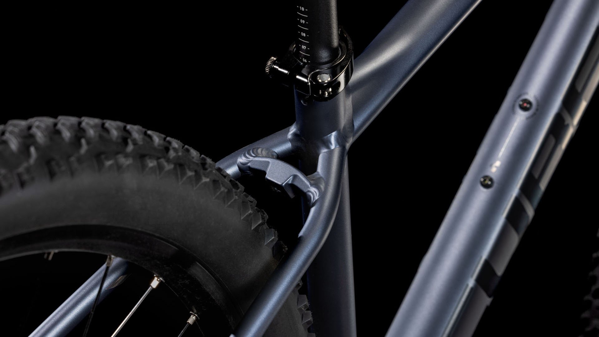 Cube Attention Pro Metallicgrey ´n´ Black - 2025 3 Cube Aim SLX Blueblossom ´n´ Pearl - 2025