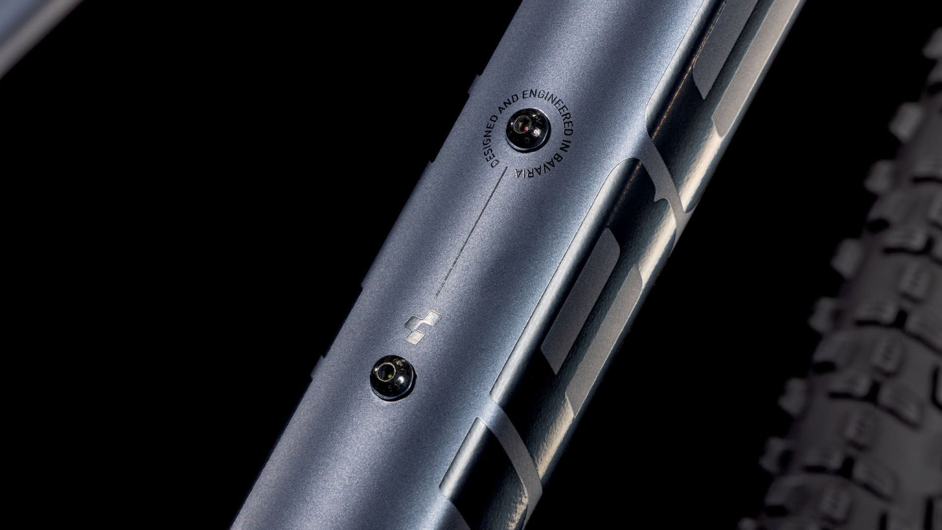 Cube Attention Pro Metallicgrey ´n´ Black - 2025 7 Cube Aim SLX Blueblossom ´n´ Pearl - 2025