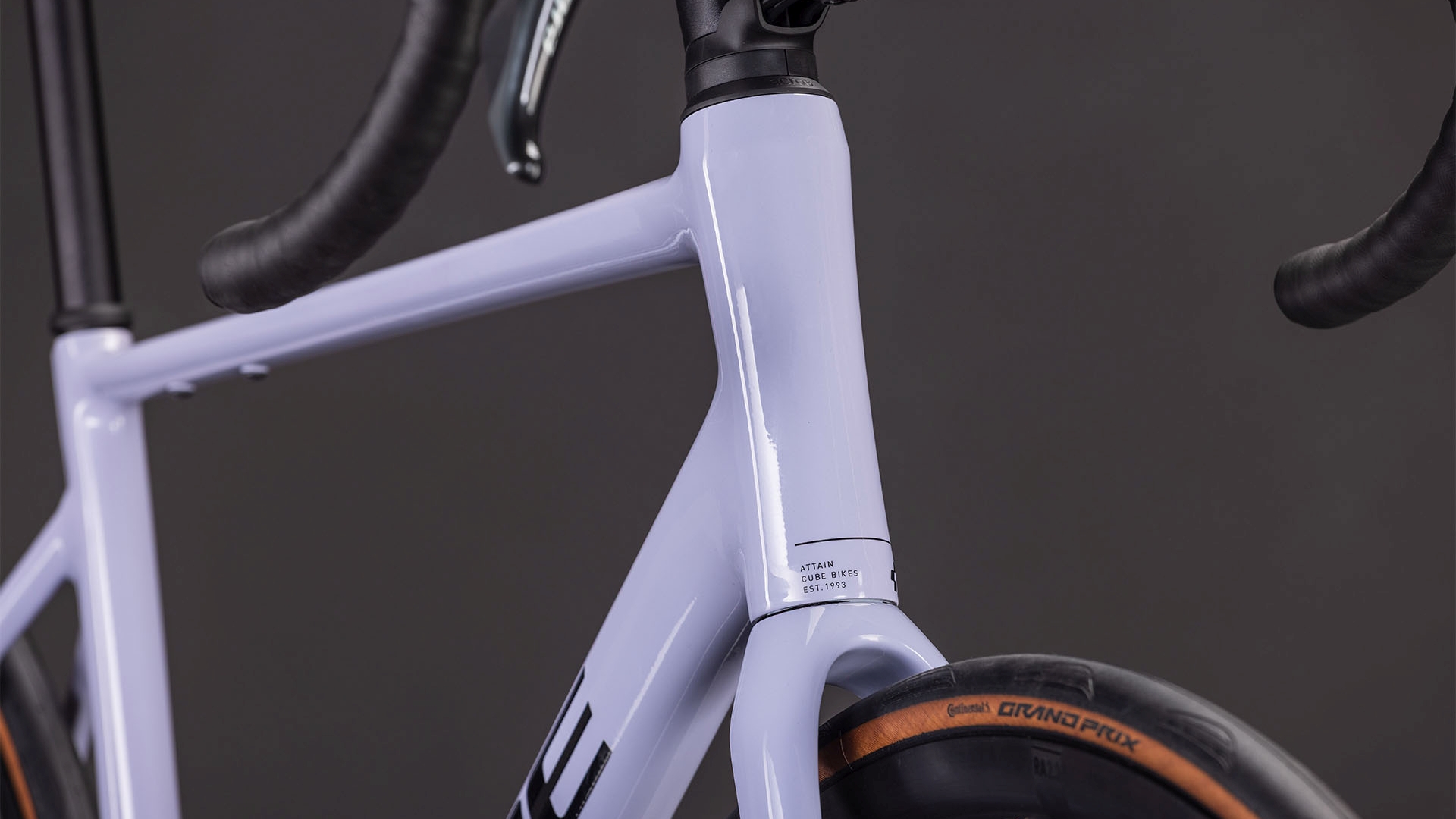 Cube Attain Race cyclamen´n´black - 2026